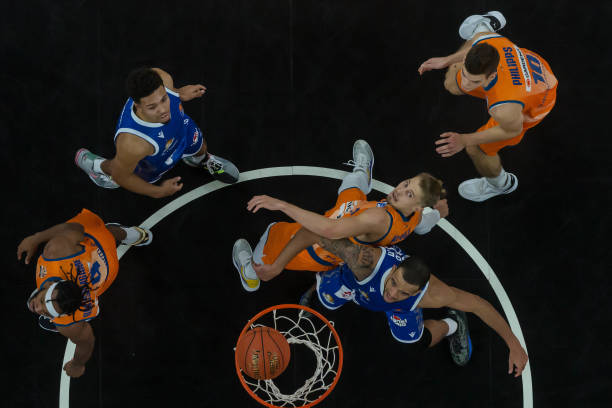 萨克之间存 萨克之间存